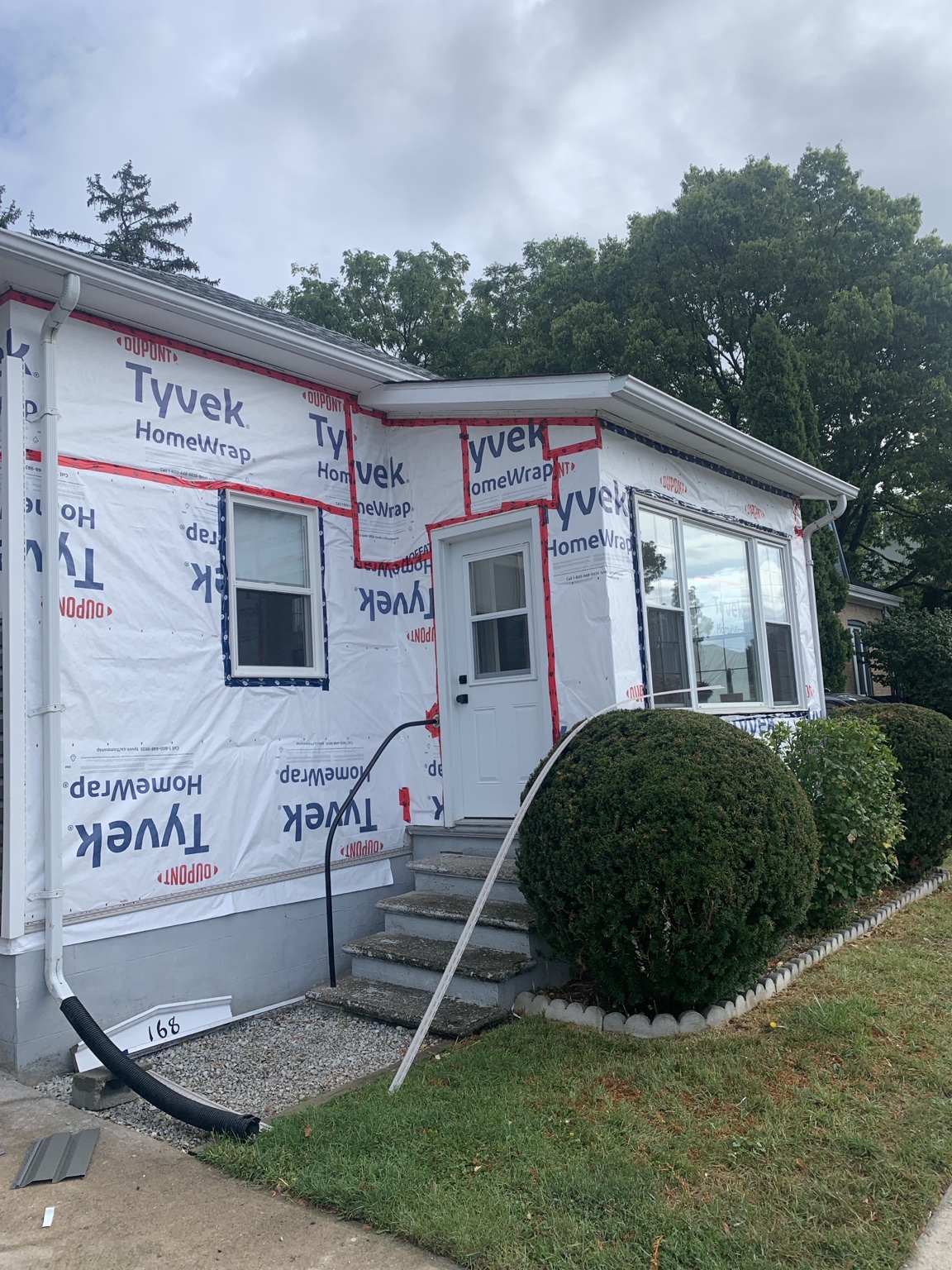 Horizontal Siding & Custom Window Capping - Ailsa Craig, Ontario