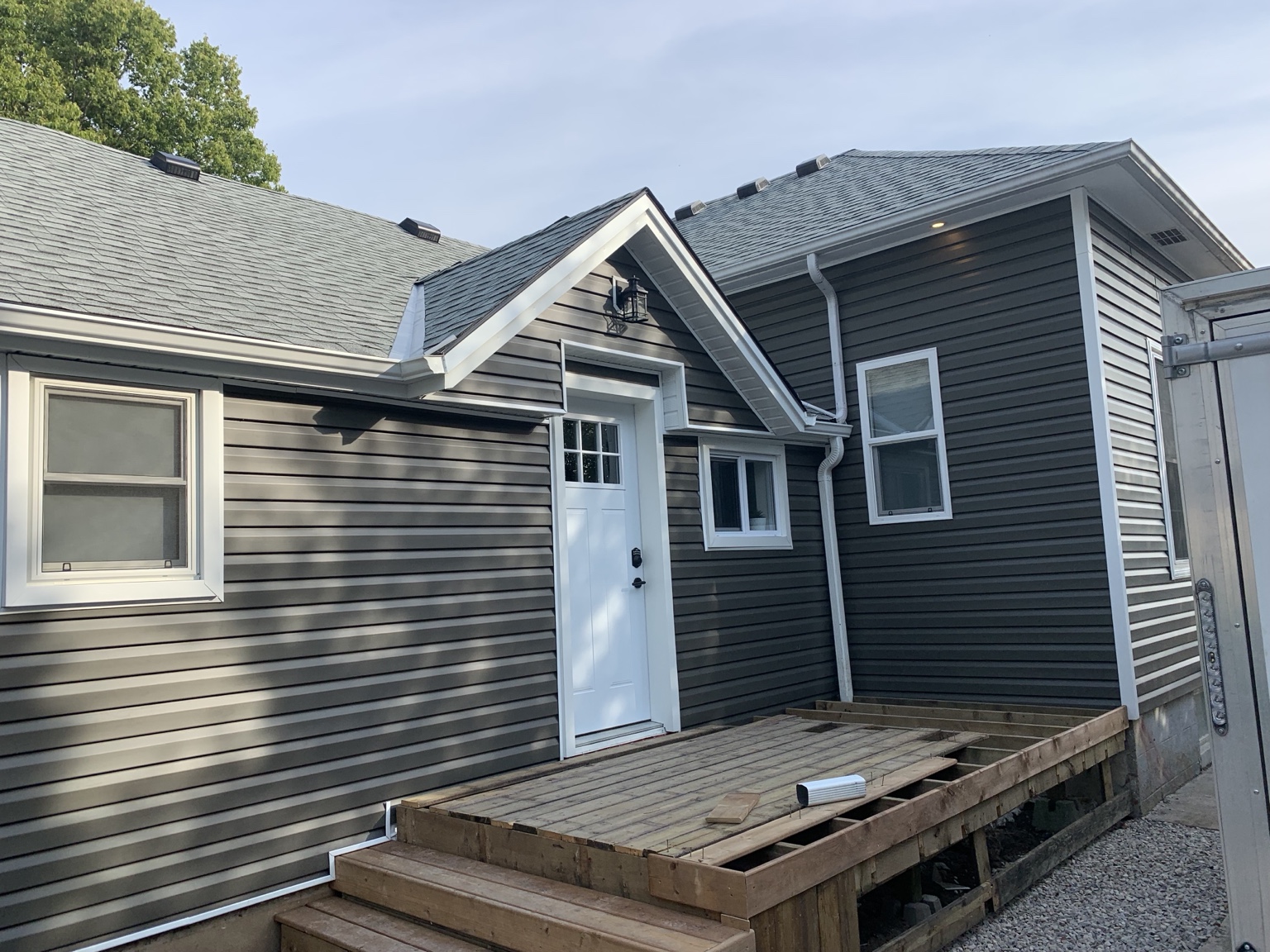 Horizontal Siding & Custom Window Capping - Ailsa Craig, Ontario